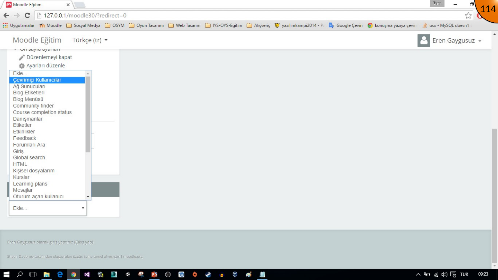 Selecting a Moodle block to add